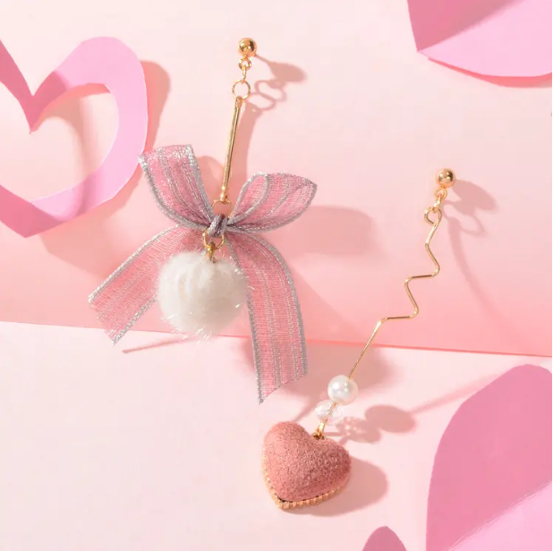 Y2K Asymmetric Fluffy Heart Bow Earrings